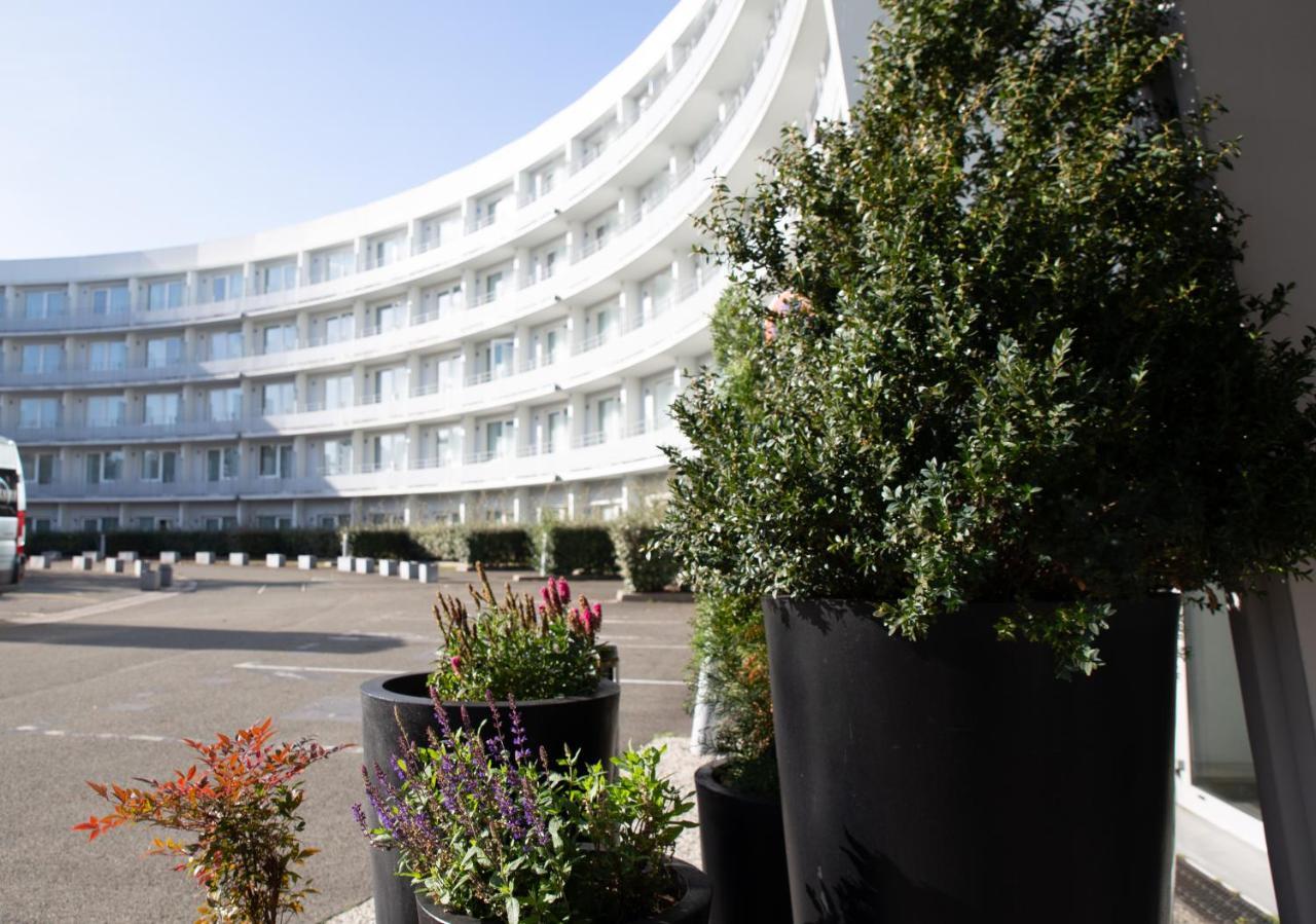 Sheraton Paris Charles de Gaulle Airport Hotel, Roissy-en-France – Updated  2023 Prices